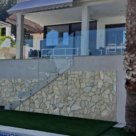 Paraiso Pool And Garden Villa *